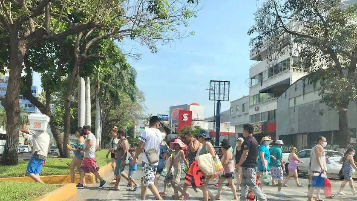 turistas sin cubrebocas acapulco